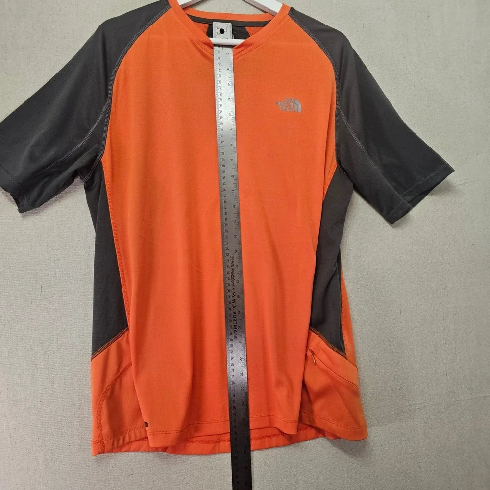 The North Face Men's Large VaporWick Orange Gray V-Neck Performance Shirt Pocket
